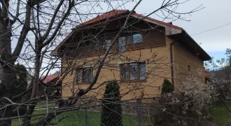 11027 Продаю гарний будинок у затишному м. Свалява Закарпатської області