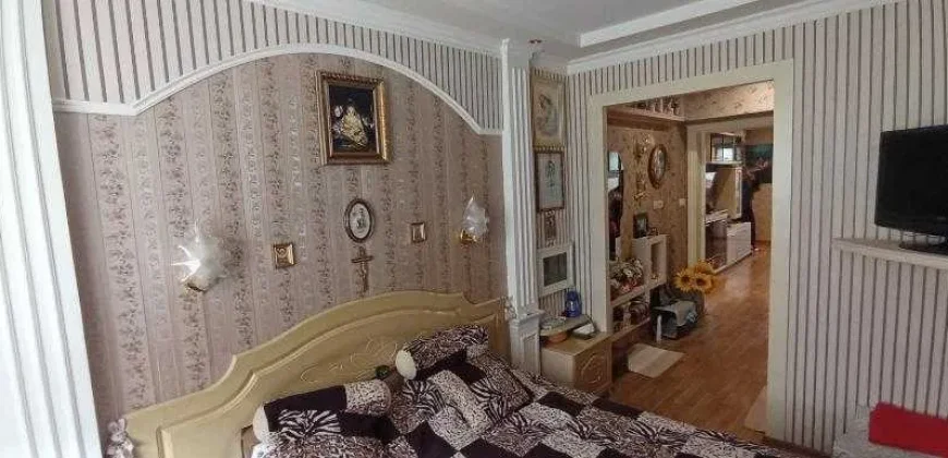 31001 Продаю квартиру в центрі м. Поляна, індивідуальний ремонт
