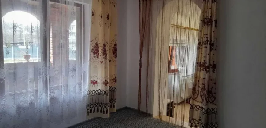 12020 Здається гарний, затишний трьохкімнатний будинок в центрі м. Свалява